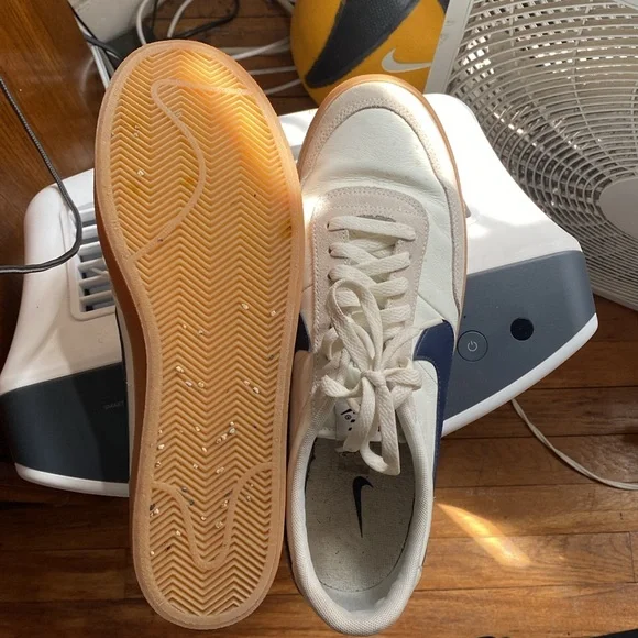 Nike - Picture 3 of 4